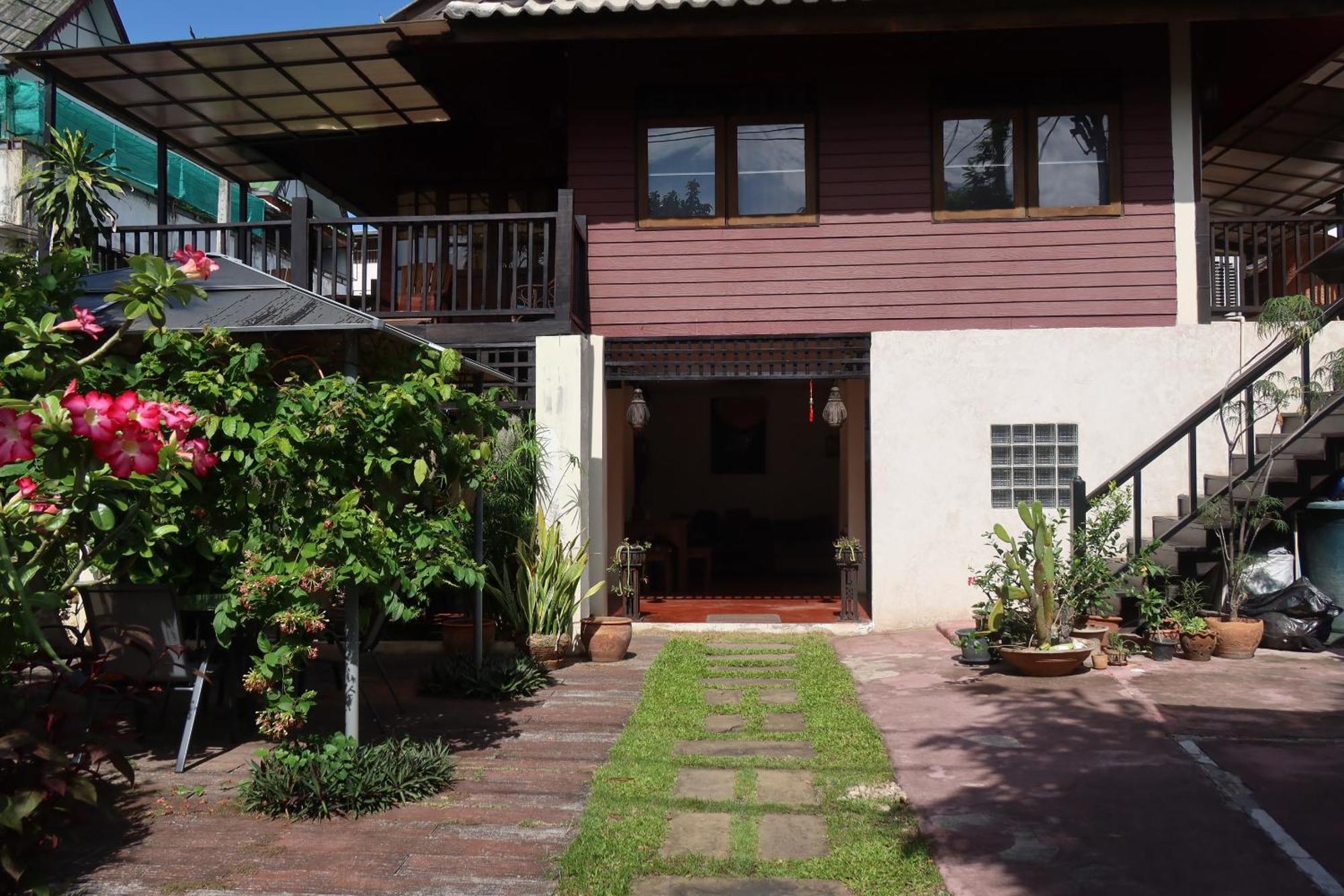 Banjai Garden Guesthouse Чиангмай Экстерьер фото